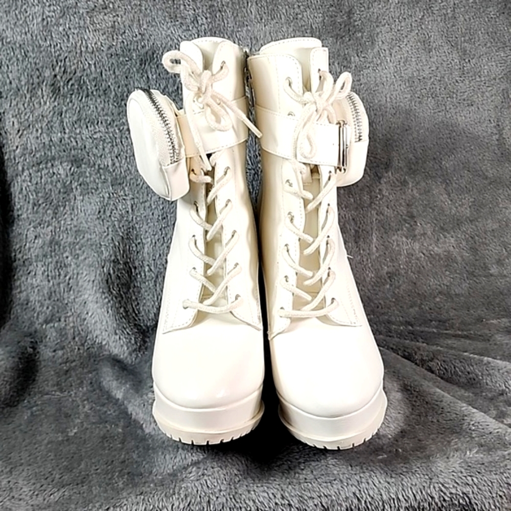 Women's White Boots, Lace up, lug soles with pouch. Shoe Dazzle. Size 7.5. - Picture 5 of 14